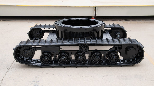 農(nóng)戶剛需品電驅(qū)履帶底盤(pán)高耐用低消耗穩(wěn)運(yùn)行-春云機(jī)械